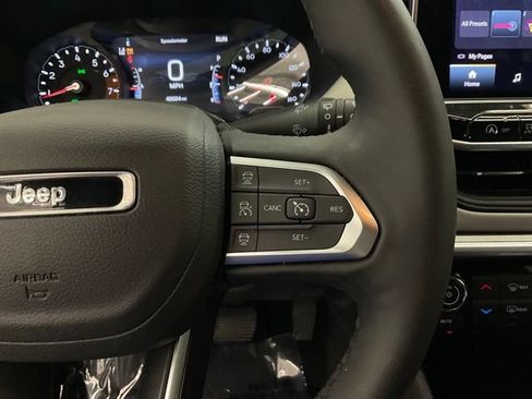 Used 2025 Jeep Compass Limited AWD/4WD image 13