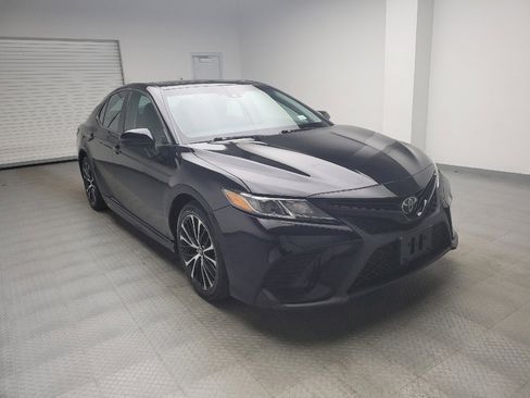 Used 2018 Toyota Camry SE w/ Moonroof Package FWD image 13