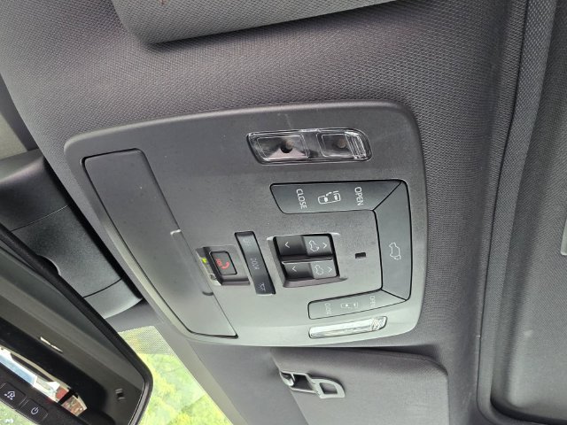 Used 2024 Toyota Sienna Platinum AWD/4WD image 35