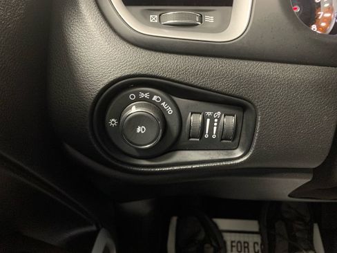 Used 2018 Jeep Renegade Latitude image 35