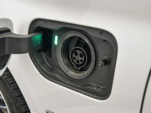 Certified 2023 BMW 530e w/ Convenience Package image 11