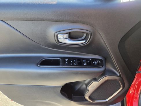 Used 2023 Jeep Renegade Latitude image 17