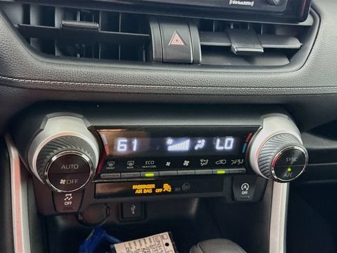 Used 2020 Toyota RAV4 XLE w/ Convenience Package FWD image 15
