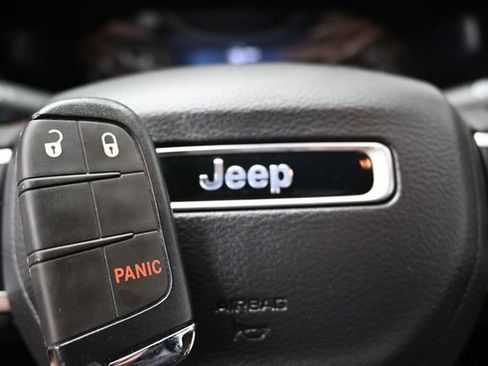 Used 2025 Jeep Compass Trailhawk AWD/4WD image 44