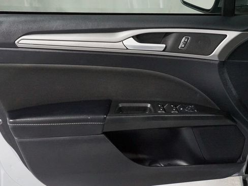 Used 2020 Ford Fusion SE FWD image 30