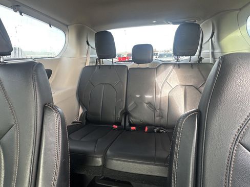 Used 2020 Chrysler Pacifica Touring-L image 34