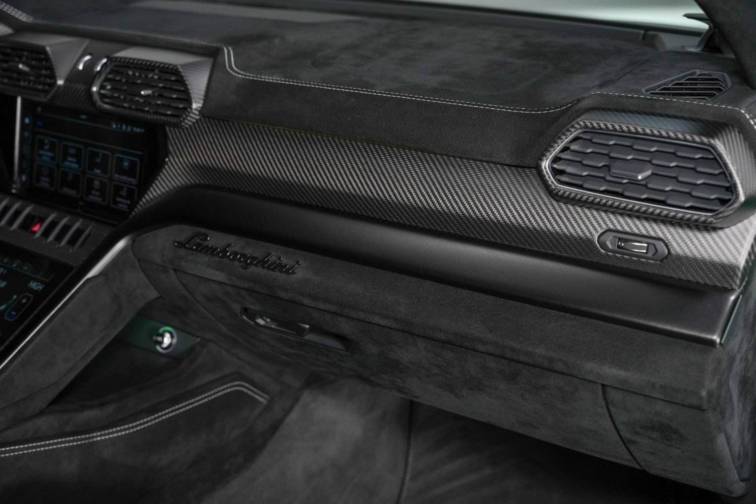 Used 2023 Lamborghini Urus Performante AWD/4WD image 39
