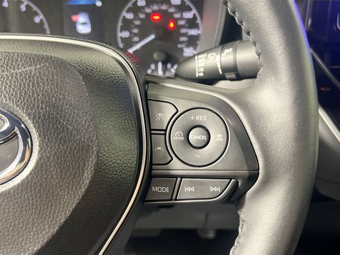 Used 2025 Toyota Corolla SE image 18