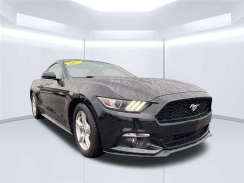 Used 2015 Ford Mustang Coupe RWD image 2