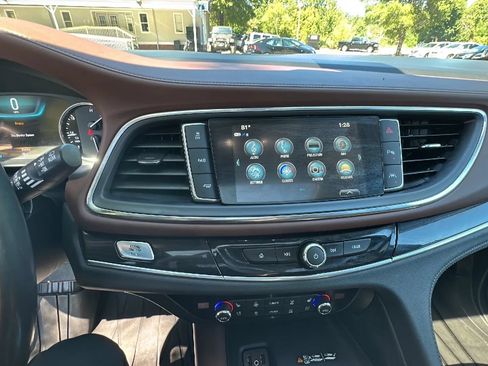Used 2018 Buick Enclave Avenir w/ Avenir Technology Package AWD/4WD image 21