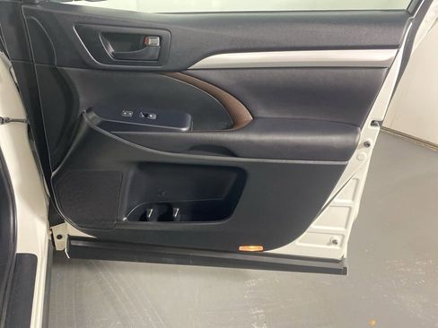 Used 2015 Toyota Highlander Plus image 31