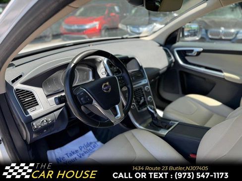Used 2016 Volvo XC60 T6 w/ Proximity Package AWD/4WD image 13