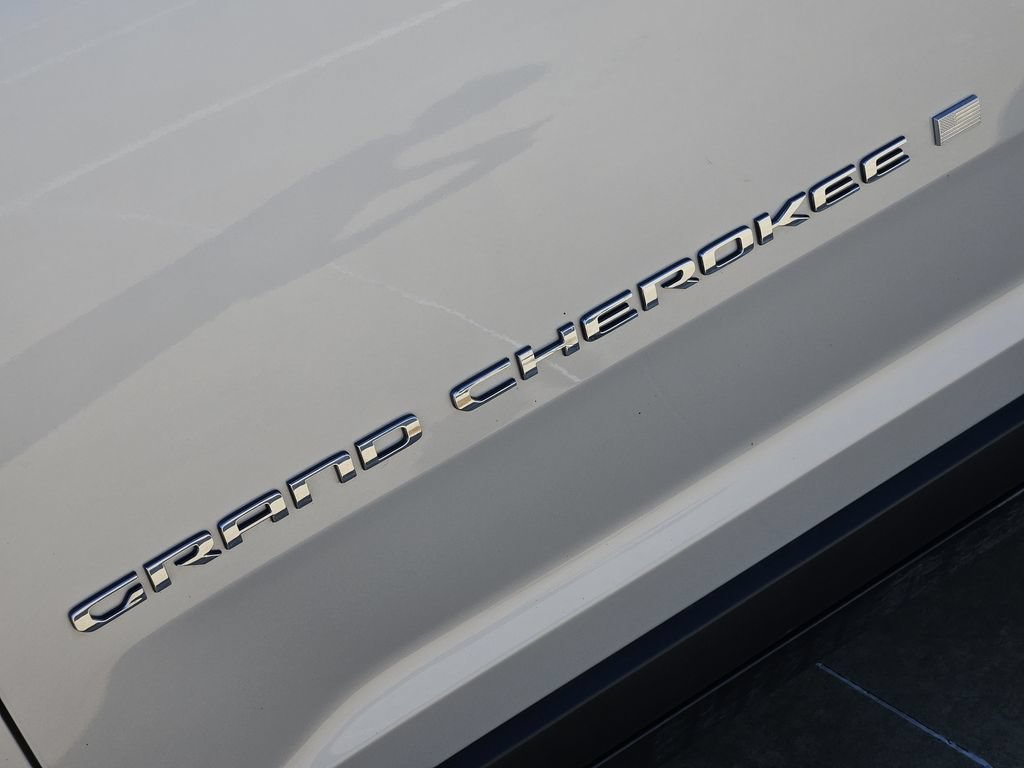 Used 2023 Jeep Grand Cherokee L Laredo AWD/4WD image 11