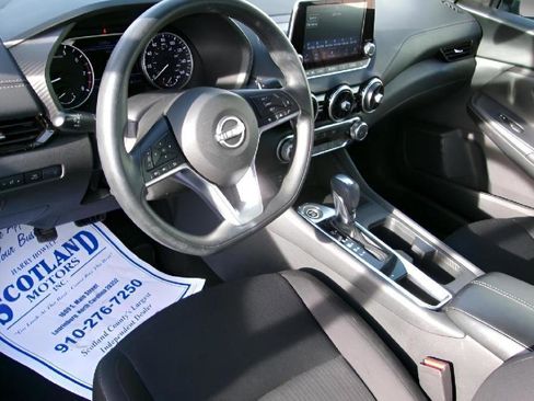 Used 2024 Nissan Sentra SV FWD image 11