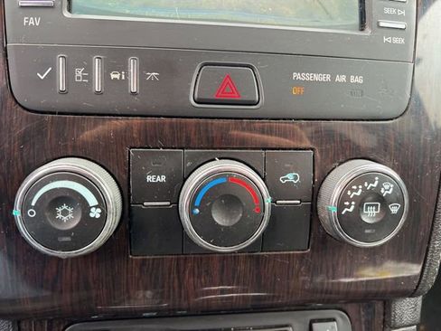 Used 2017 Chevrolet Traverse LT w/ Style and Technology Package image 19