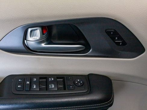 Certified 2024 Chrysler Pacifica Touring-L FWD image 14