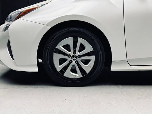 Used 2016 Toyota Prius Four w/ Advanced Technology Package FWD image 40