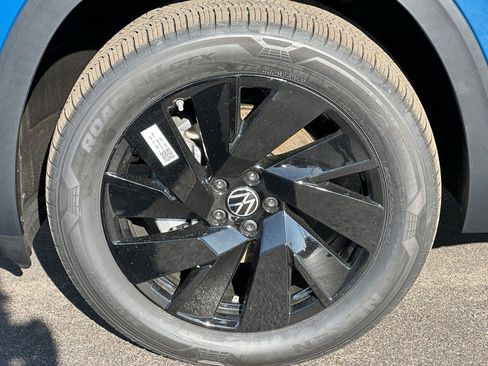 New 2026 Volkswagen Atlas Cross Sport SE image 6