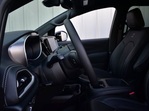 New 2026 Chrysler Pacifica Select image 43