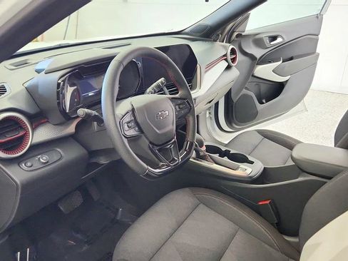 Used 2024 Chevrolet Trax RS FWD image 14
