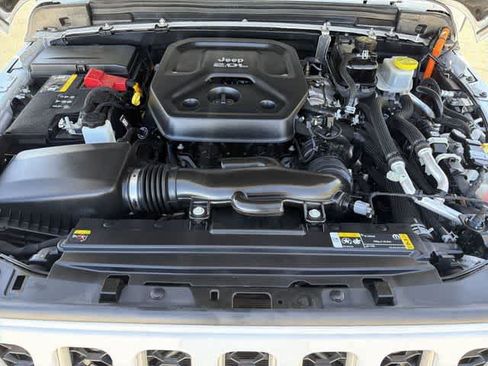 Used 2022 Jeep Wrangler Unlimited Sahara image 17