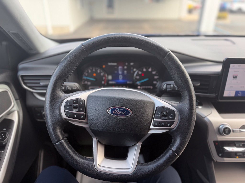 Used 2022 Ford Explorer XLT w/ Equipment Group 202A AWD/4WD image 13