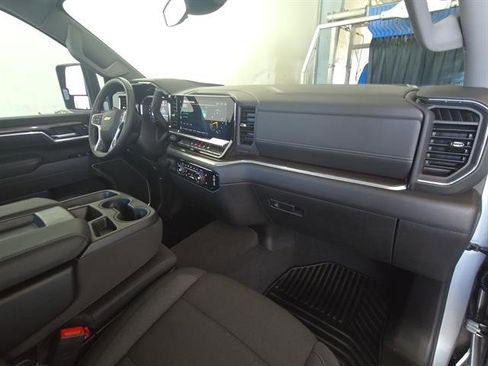 Used 2025 Chevrolet Silverado 2500 LT w/ Convenience Package AWD/4WD image 13