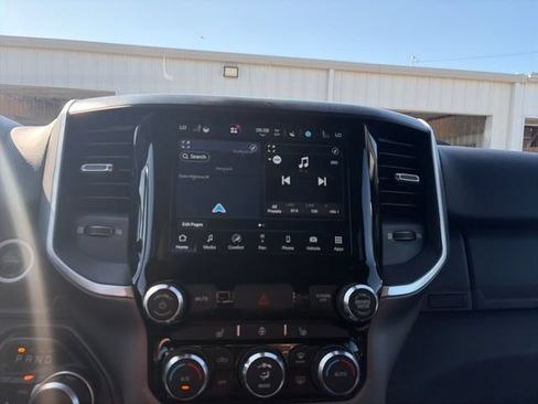 Used 2022 RAM 1500 Big Horn AWD/4WD image 18