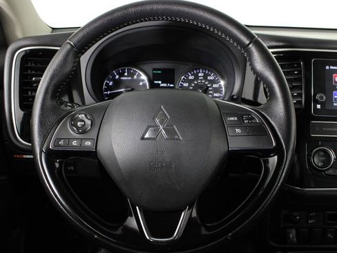 Used 2019 Mitsubishi Outlander SE image 23