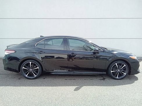 Used 2020 Toyota Camry XSE image 2