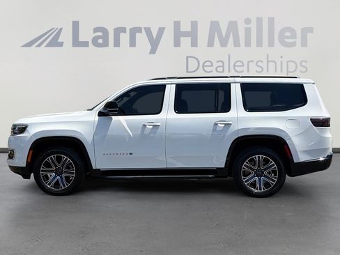 Used 2025 Jeep Wagoneer 4WD image 2