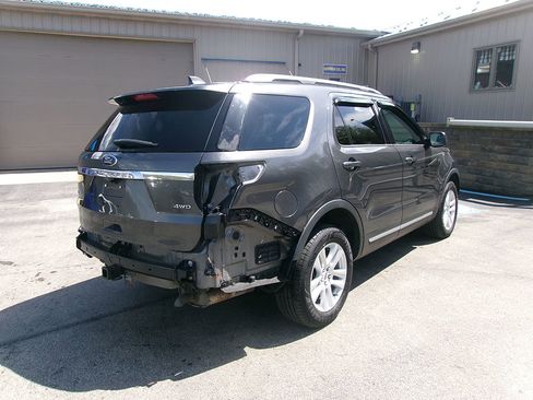 Used 2019 Ford Explorer XLT w/ Class III Trailer Tow Package AWD/4WD image 3