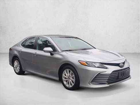 Used 2024 Toyota Camry LE image 3