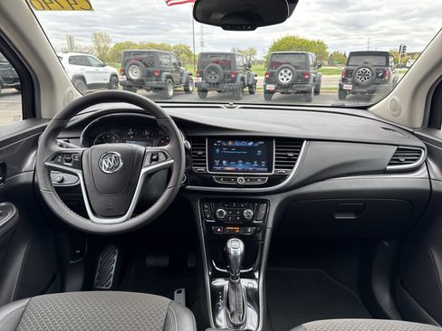 Used 2021 Buick Encore Preferred w/ Safety Package II FWD image 31