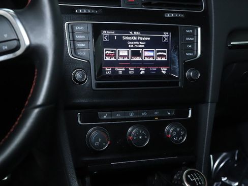 Used 2015 Volkswagen GTI SE image 24