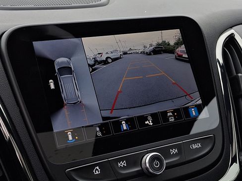 Used 2023 Chevrolet Equinox RS w/ RS Leather Package image 18