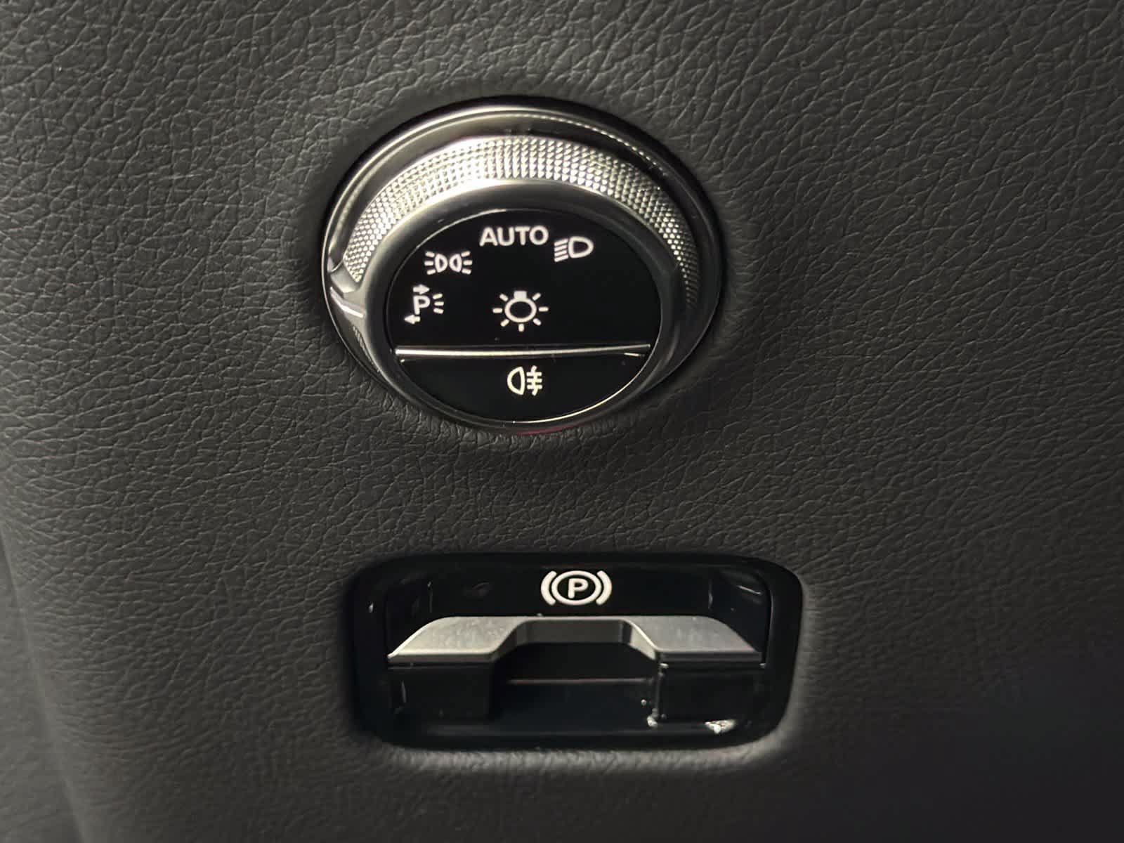 Certified 2025 Mercedes-Benz GLC 350e 4MATIC image 31