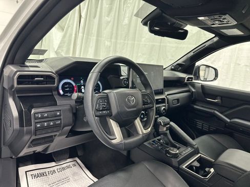 Used 2025 Toyota 4Runner Limited AWD/4WD image 15