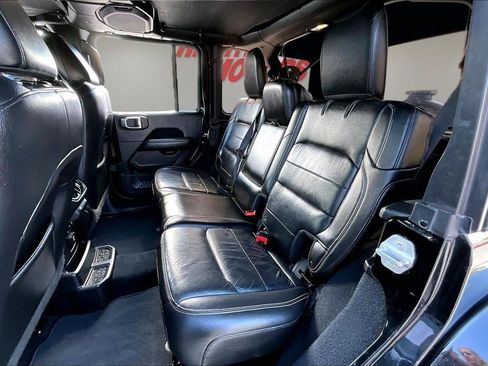 Used 2018 Jeep Wrangler Unlimited Sahara AWD/4WD image 23