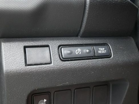 Used 2024 Nissan Frontier SV w/ Technology Package image 21