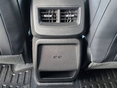 Certified 2025 Chevrolet Equinox EV LT FWD image 19