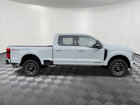 Used 2025 Ford F350 Platinum w/ FX4 Off-Road Package AWD/4WD image 7