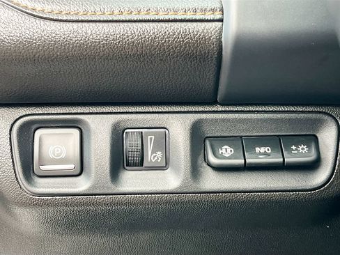 Used 2022 GMC Acadia AT4 w/ Technology Package AWD/4WD image 10