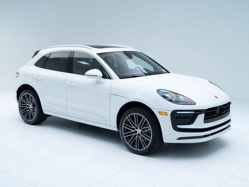 Used 2026 Porsche Macan AWD/4WD image 7