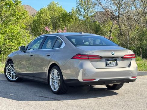 Certified 2024 BMW 530i xDrive AWD/4WD image 4