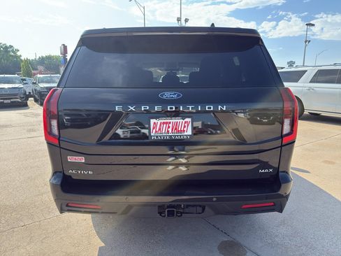 Used 2025 Ford Expedition Max Active AWD/4WD image 8