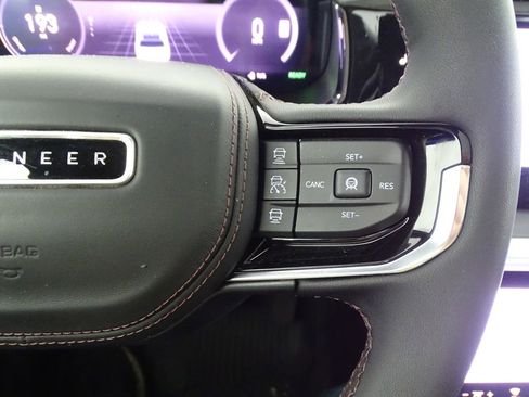 Used 2024 Jeep Wagoneer Launch Edition image 27