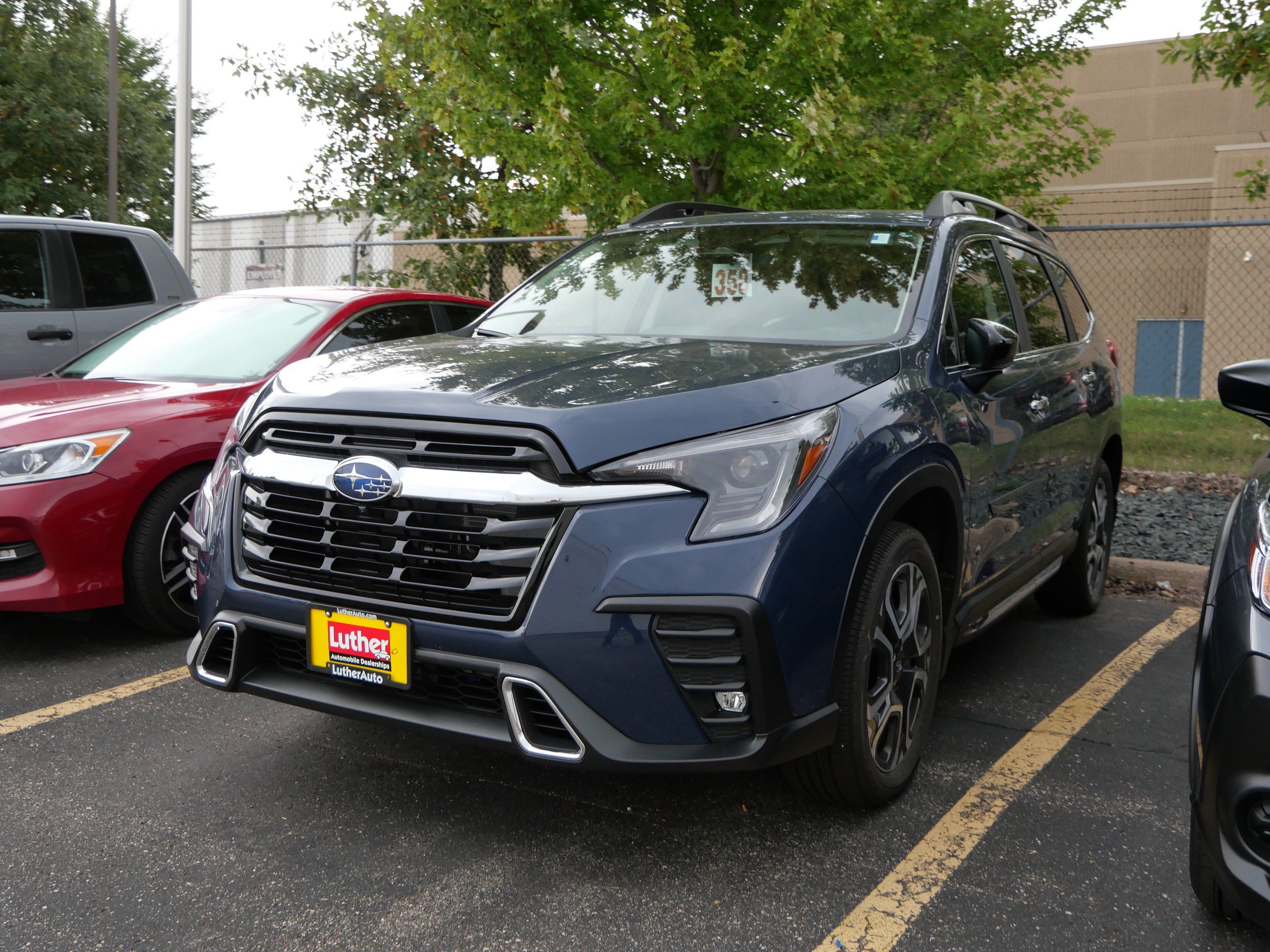 Used 2025 Subaru Ascent Touring w/ Popular Package #2 AWD/4WD image 3
