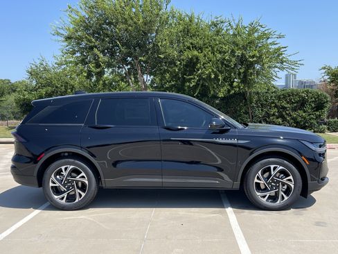 New 2025 Lincoln Nautilus Premier w/ Jet Appearance Package image 10