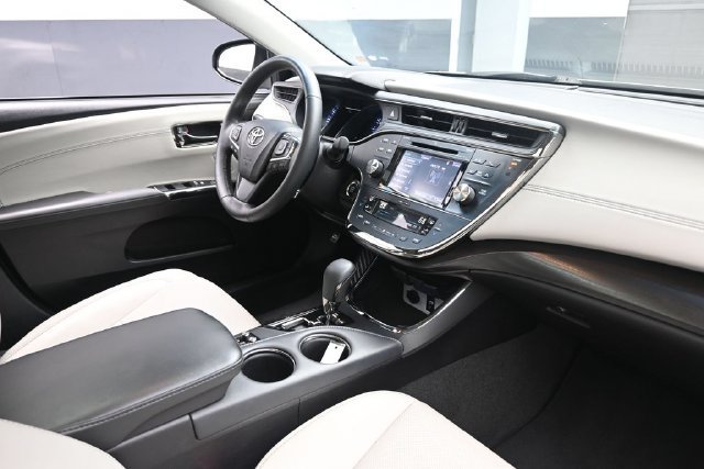 Used 2016 Toyota Avalon Limited w/ Toyota Safety Sense Package FWD image 31